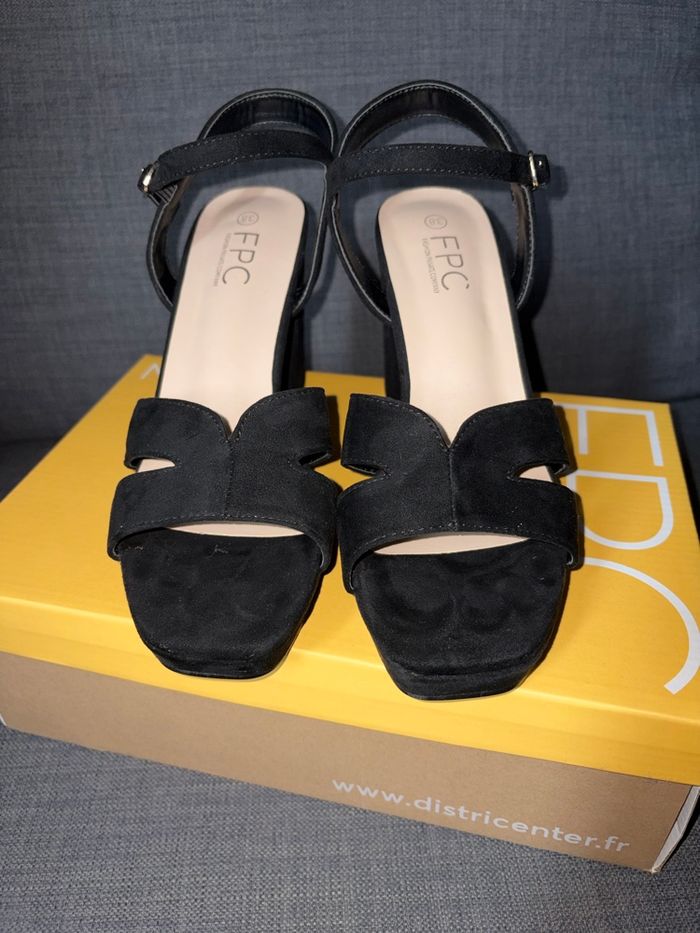 Talons noir femme - photo numéro 2