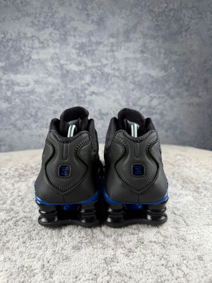 nike shox black and blue