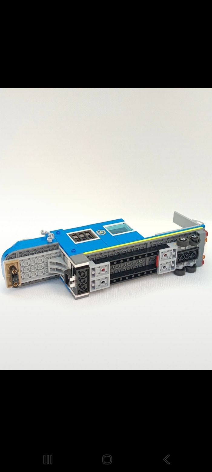 Figurine LEGO City 60315 Le camion de commandement mobile de la police
2 Notice fournie - photo numéro 9