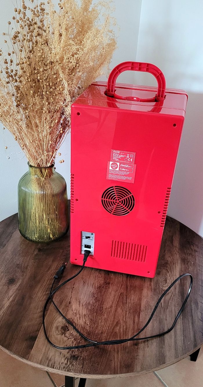 Magnifique Frigo Coca-Cola Rétro - Réfrigérateur Coca-Cola Rouge 12L capacité 18 canettes de 33cl avec poignée. 220V / 12V Neuf - photo numéro 7