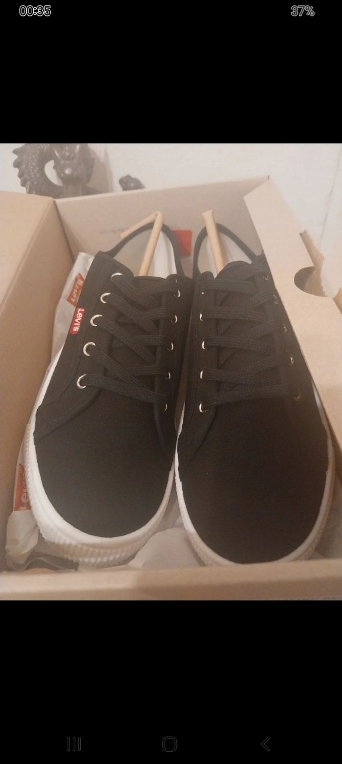 Basket levis pointure 38 levis neuves dans sa boîte
