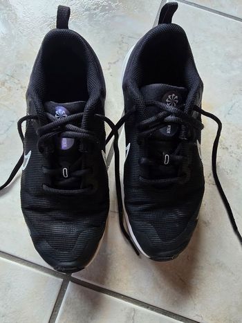 🩷🩷🤩😍👌👌👌superbes Baskets NIKE  running 36.5 fille🩷🩷🤩😍