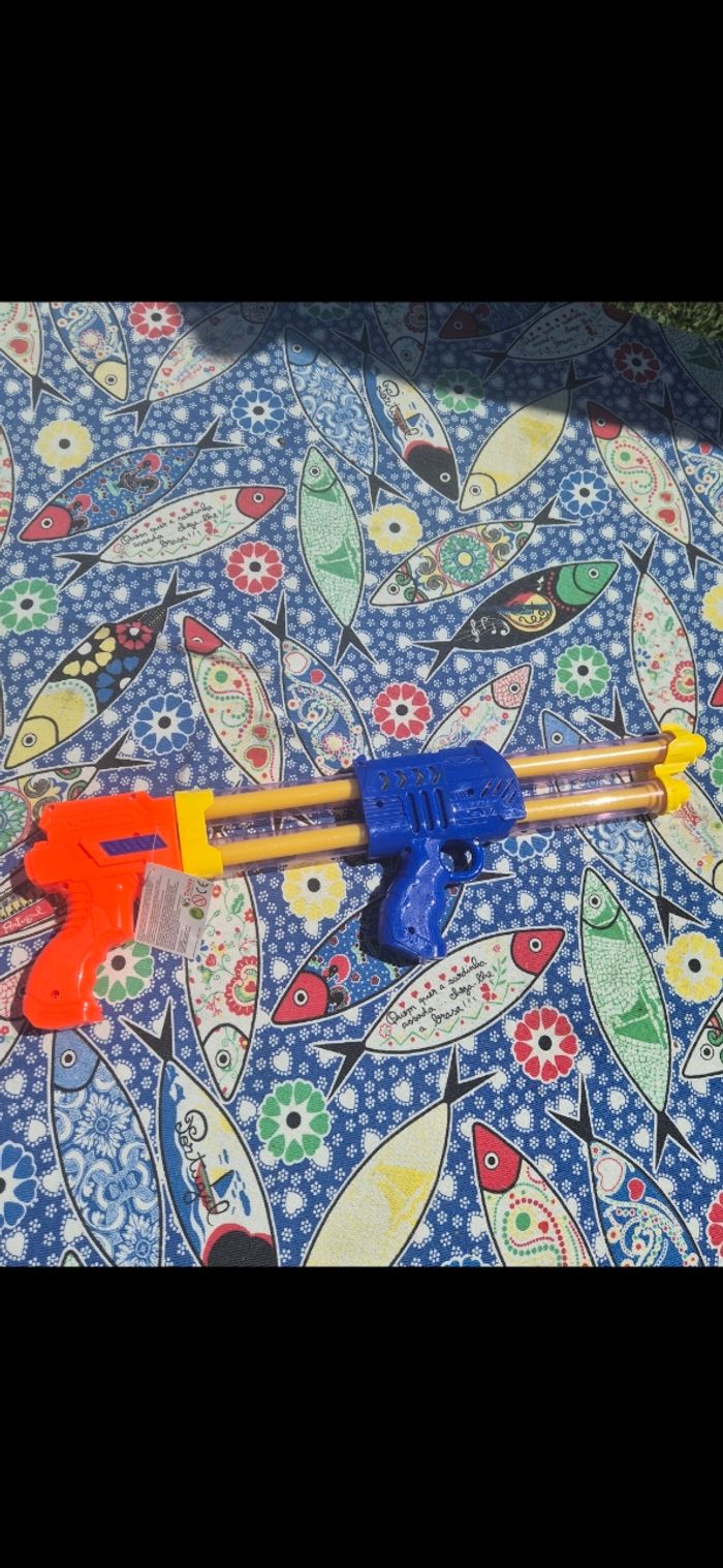 Pistolet a eau orange et bleu