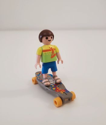Playmobil Sport 1 Personnage enfant en skateboard très bon état