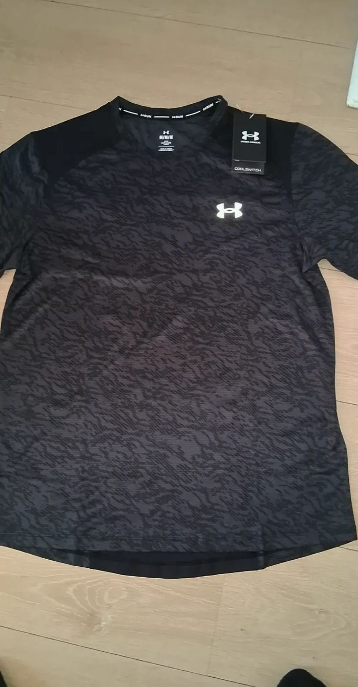 Haut under armour noir taille M - photo numéro 3