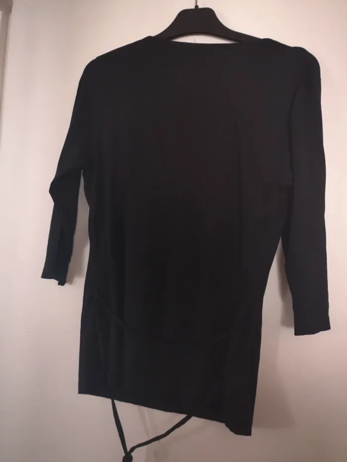 Joli haut noir - photo numéro 4