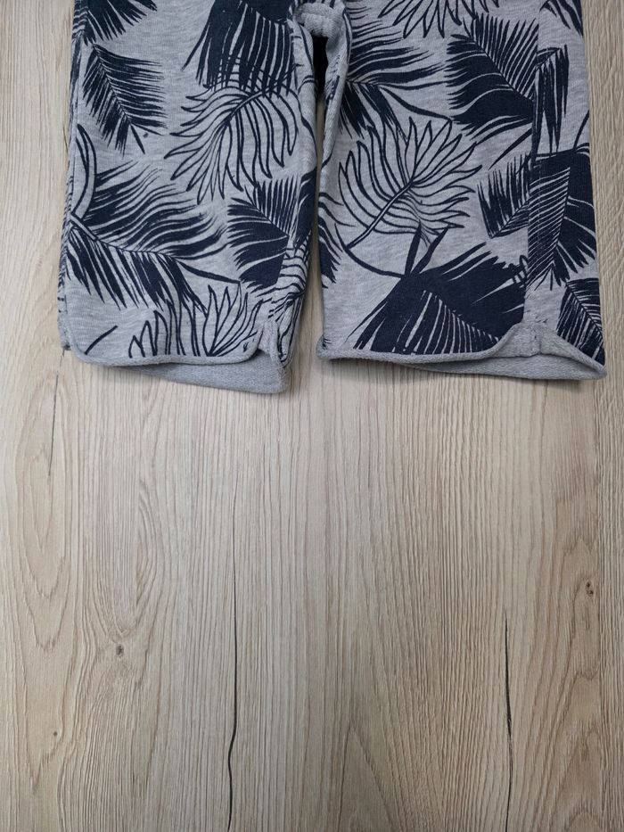 SHORT GARÇON 👦 MOTIFS DESSUS  TAILLE 6ANS MARQUE IN EXTENSO - photo numéro 3