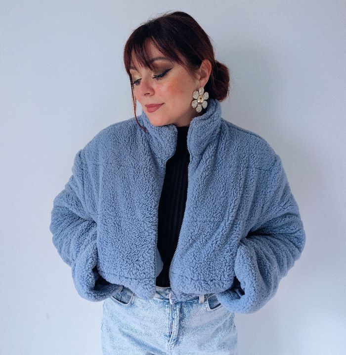 Blouson court cropped teddy doudoune fausse fourrure style sherpa bleu ciel cosy chaud tendance hiver Bershka Taille 40 L 
Très bon état