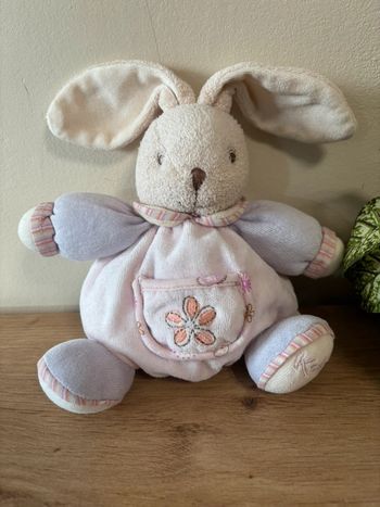 Doudou lapin Lilirose  boule rose mauve poche fleur kaloo