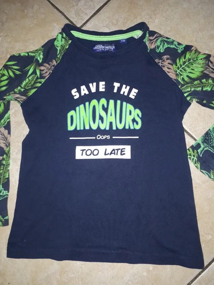 T-shirt Dinosaure