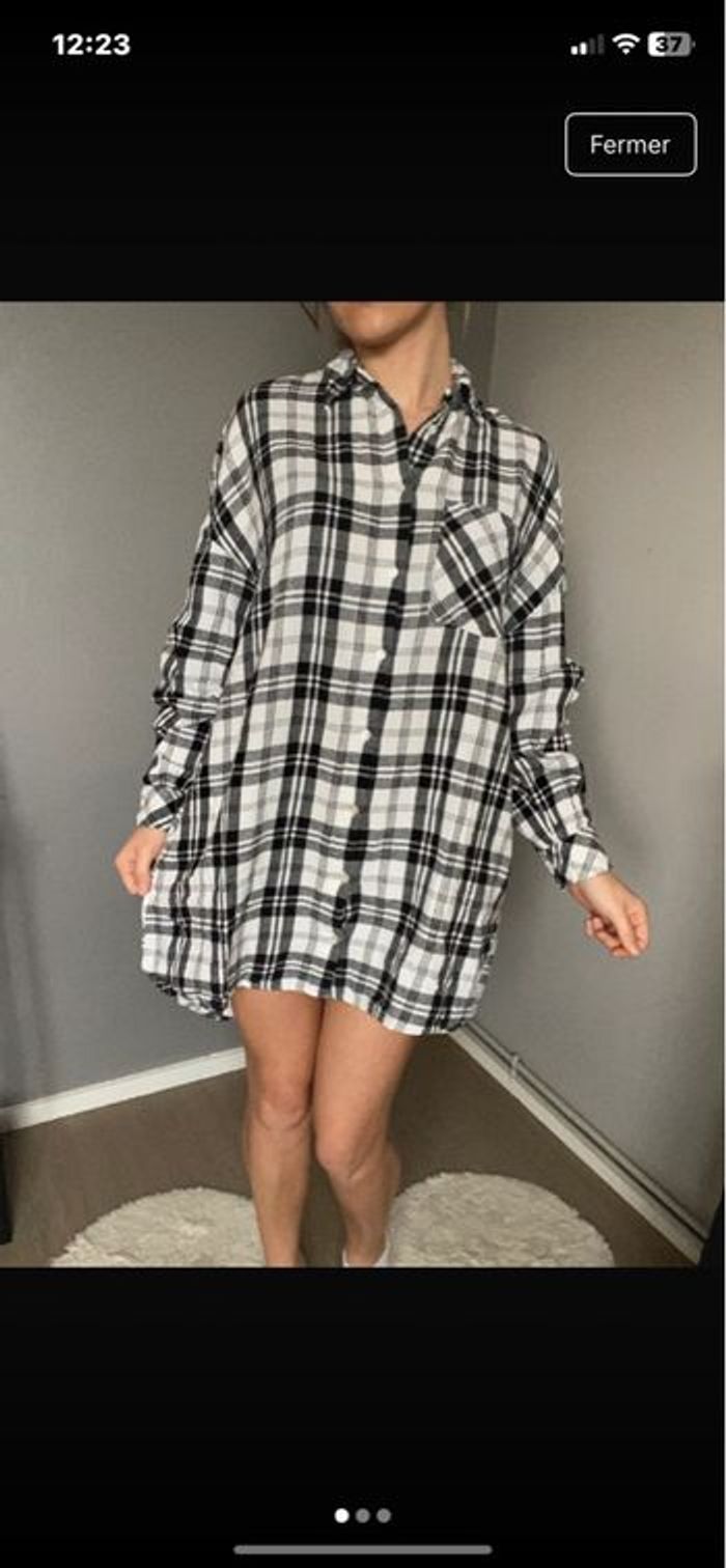 Robe chemise à carreau noir et blanc stradivarius taille s