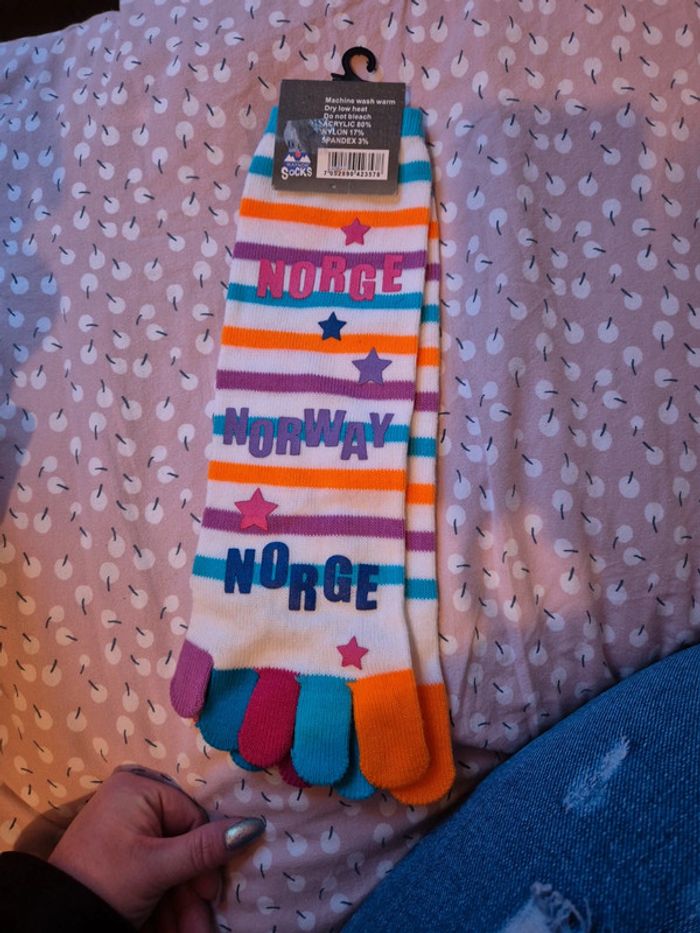 Chaussettes doigts neuves taille 36 40 - photo numéro 2