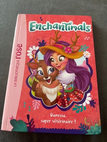 Livre bibliothèque rose enchantimals tome 2