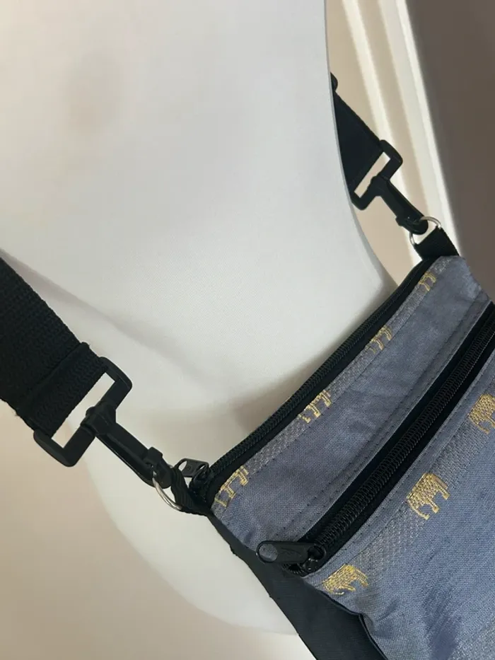 Sac bandoulière léger bleu en soie avec motif éléphant doré - photo numéro 6