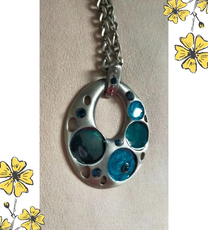 Collier fantaisie argenté et bleu – pendentif rond original - photo numéro 12