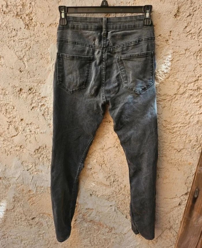 Jean skinny noir troué - photo numéro 6