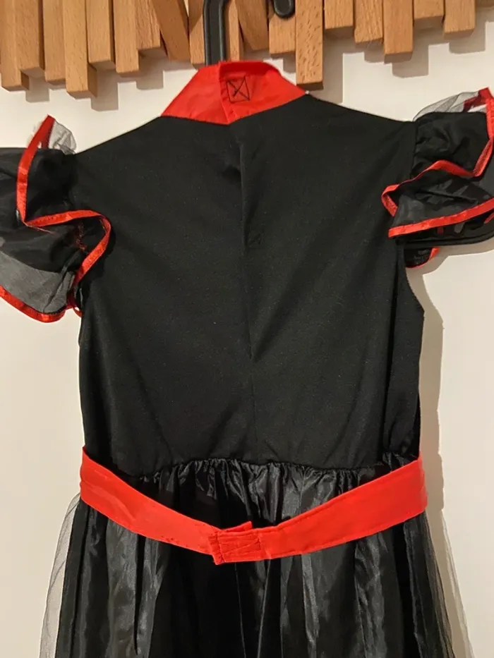 Robe noire et rouge Taille 7-8ans - photo numéro 4