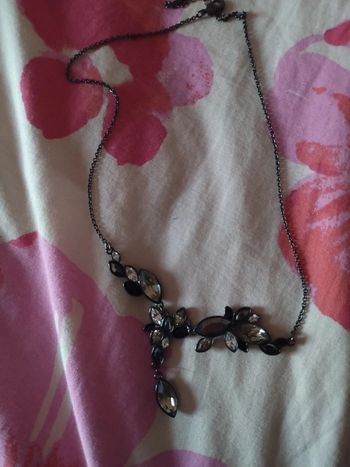 Collier
Argenté et gris en hématite Agatha