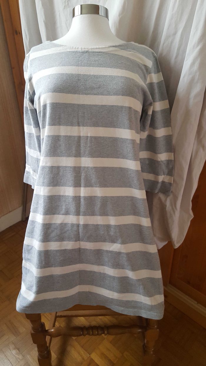 Pull long 82 cm à rayures gris et blanc cassé
