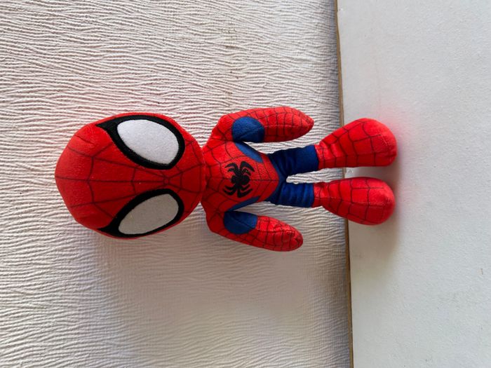 peluche spiderman
