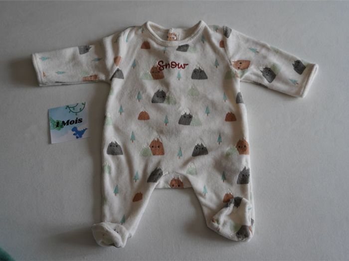 Lot n°2 de 3 Pyjamas velours fantaisies Kiabi Taille : 1 mois - photo numéro 3
