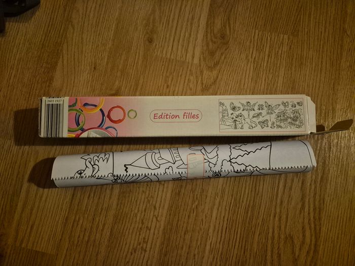 Rouleau à papier à colorier pour fille - photo numéro 2