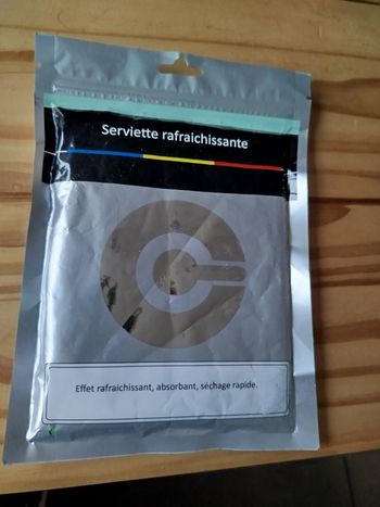 Serviette rafraîchissante 