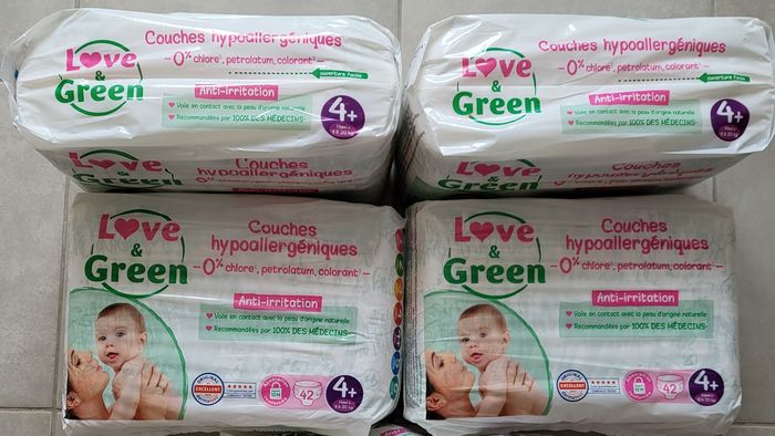 4 paquets de couches love and green taille 4+