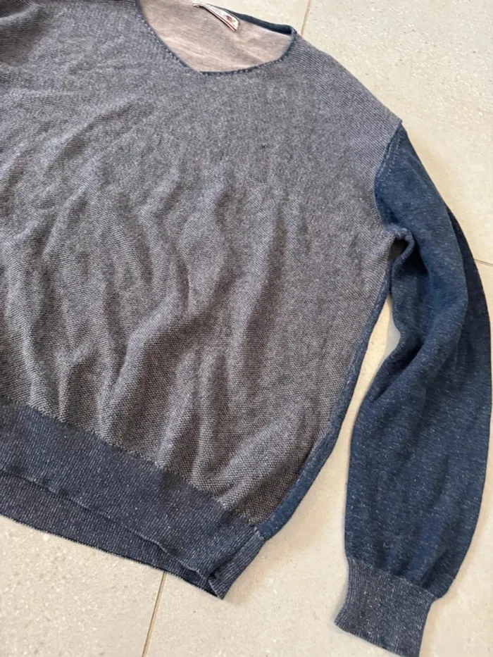 Pull Clothes taille XXL, il y a un petit trou - photo numéro 2