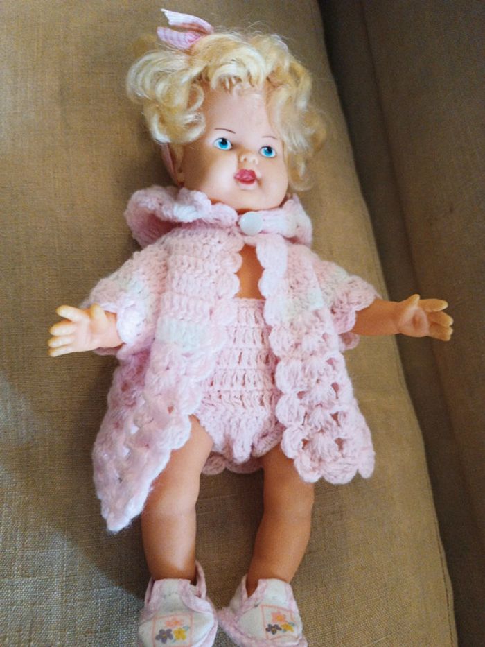 Poupée doll ari ancienne blonde blond hair cheveux bouclé yeux bleu blue tricot vichy rose pink - photo numéro 2