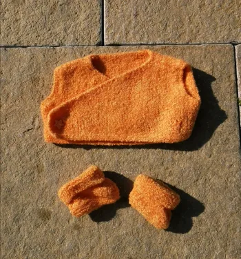 Gilet cache cœur et chaussons nouveau né
