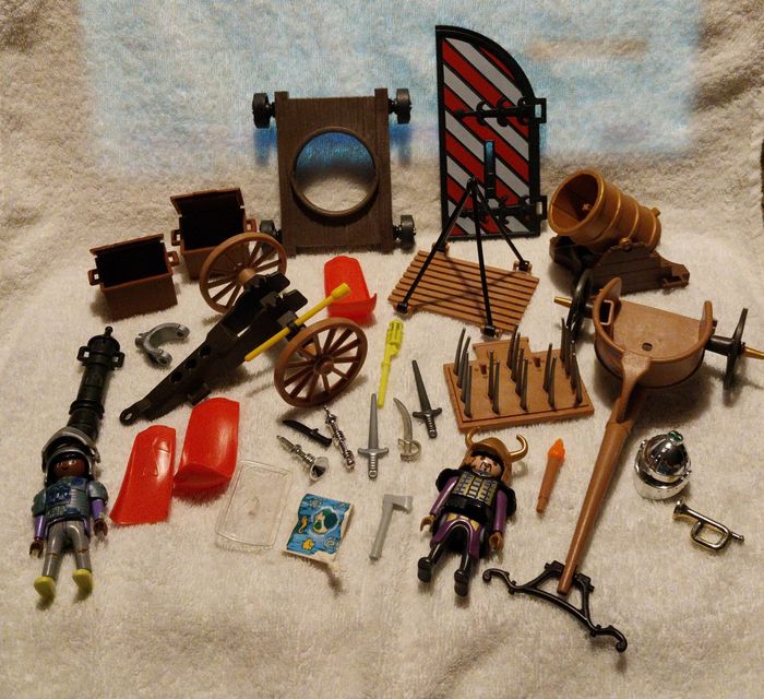 lot pièces ancien Playmobil Moyen-Age chevalier canon glaive caisse char pics arme cape