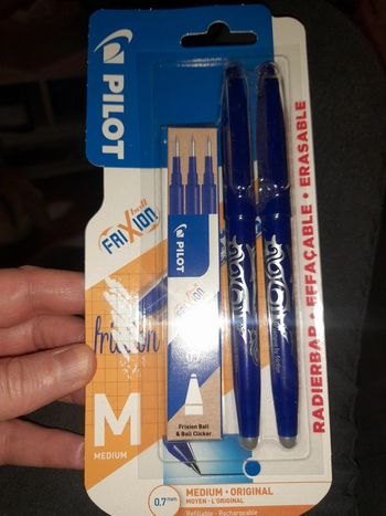 2 stylos gel et 3 recharges pilot frixion M
