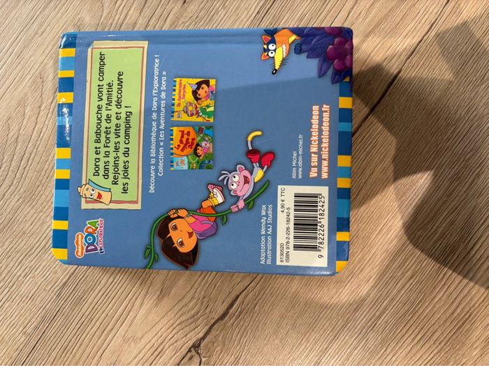 Livre Dora fait du camping - photo numéro 3