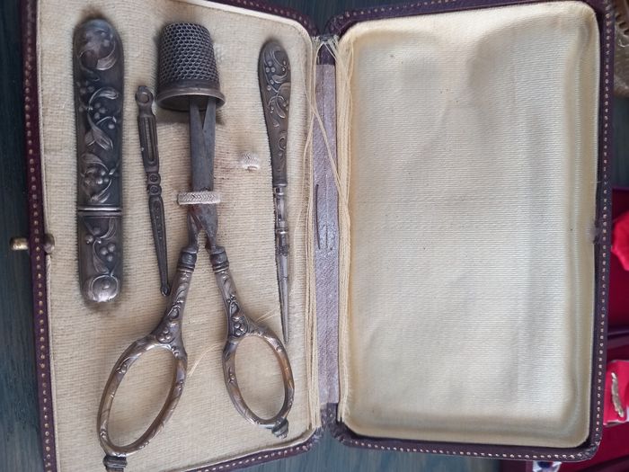 Set de couture ancienne - photo numéro 2