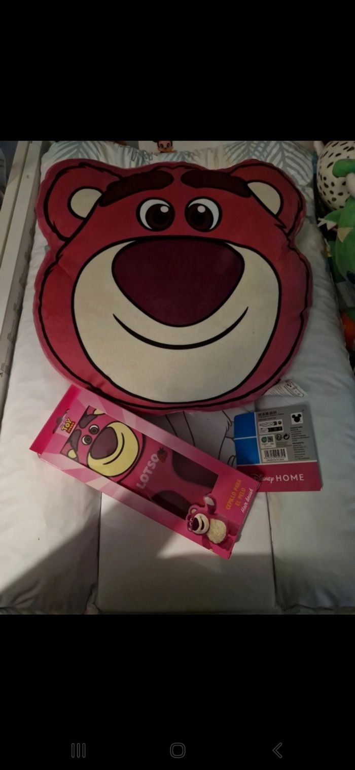 Coussin et brosse à cheveux lotso
