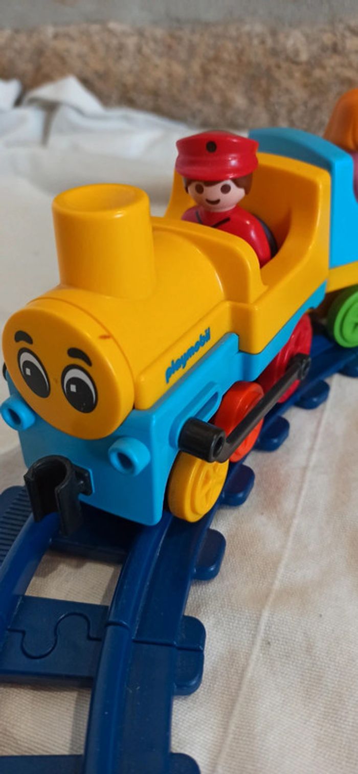 Circuit avec rails et train playmobil 123 - photo numéro 2