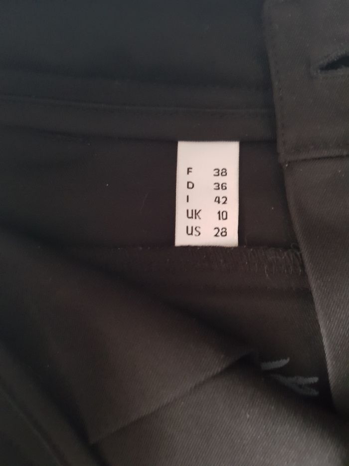 Magnifique pantalon noir taille 38 Lacoste - photo numéro 4