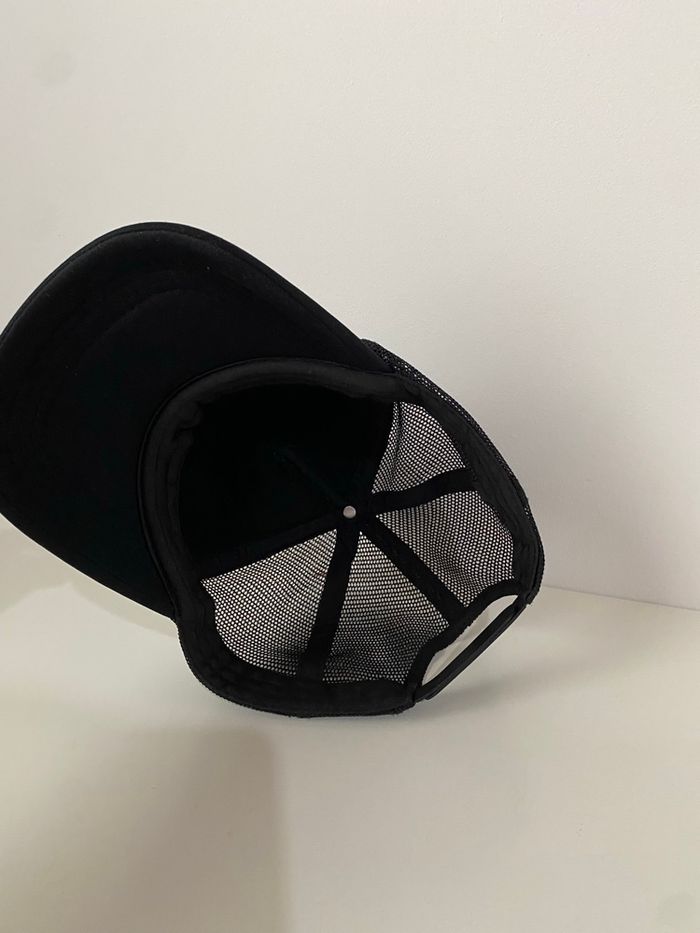 Casquette noire basic avec empiècements resille - photo numéro 2