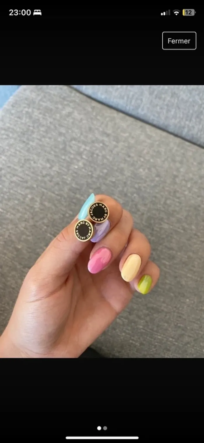 Boucle d’oreille Marc Jacobs noir et or doré