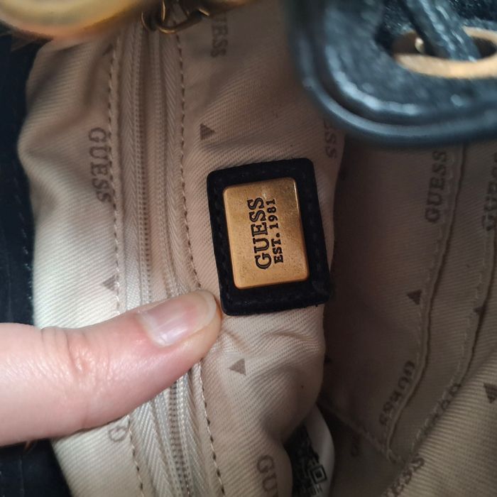 Sac seau noir Guess en simili velours – 100% vrai cuir - chaîne dorée - photo numéro 7