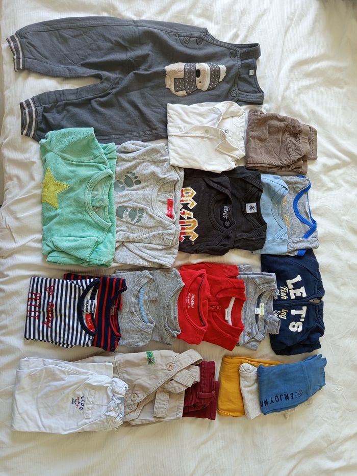 Lot de vêtements 12 mois