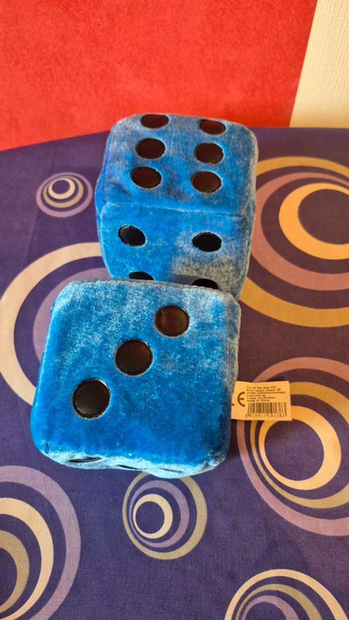 Lot 2 dès peluche