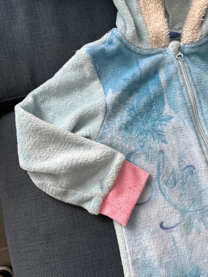 Sur pyjama reine des neiges 5/6 ans - photo numéro 4