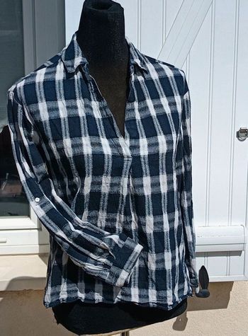 Chemise noire et blanche