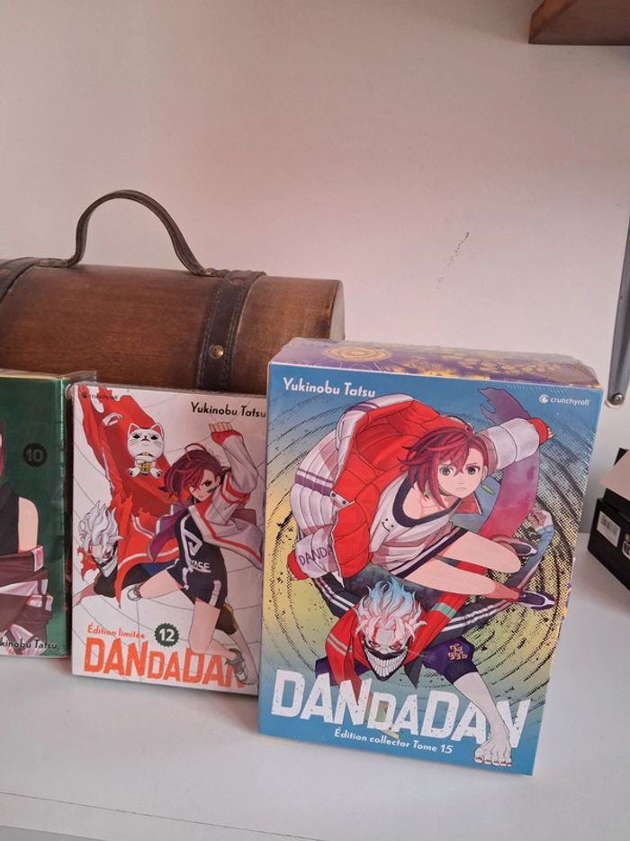 Manga Dandadan lot collector 6, 10 jaquette métallisé, 12 coffret collector + 15 - photo numéro 3