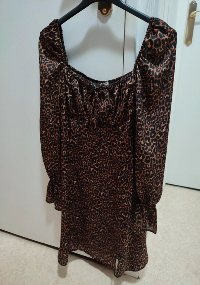 Robe léopard effet satiné - photo numéro 2