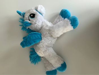 Peluche licorne bleue et blanche