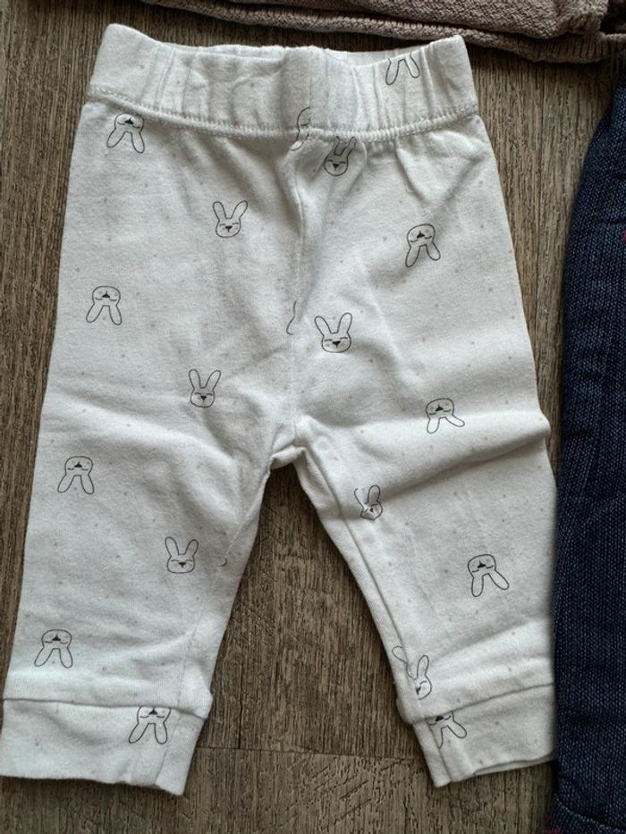 Lot ensemble gilet et 2 pantalons 1 mois - photo numéro 3