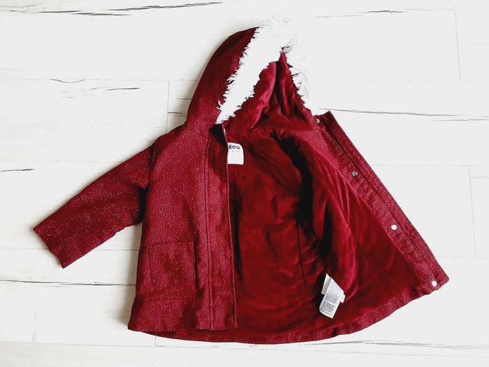 Vêtement fille manteau bordeaux brillants à capuche Gémo 3 ans - photo numéro 4